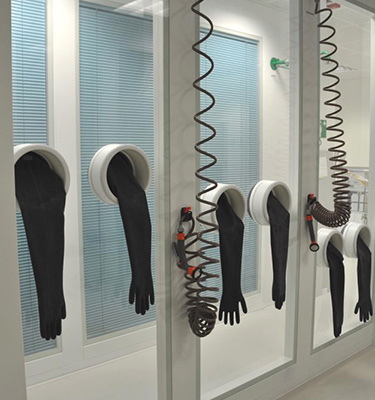 Handschuhe und medizinische Geräte