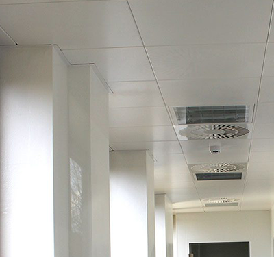 Klemmkassetten-Decke im Reinraum