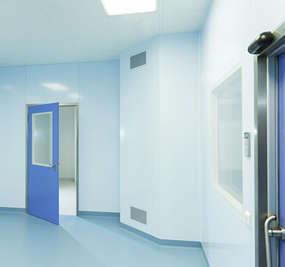 Reinraumdrehtür in Blau mit Verglasung